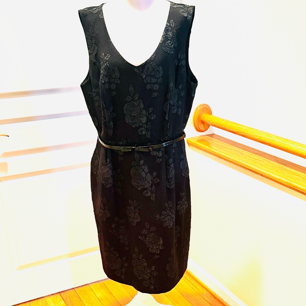 Ellen Tracy Black V-Neck Jacquard Dress with belt ,pockets